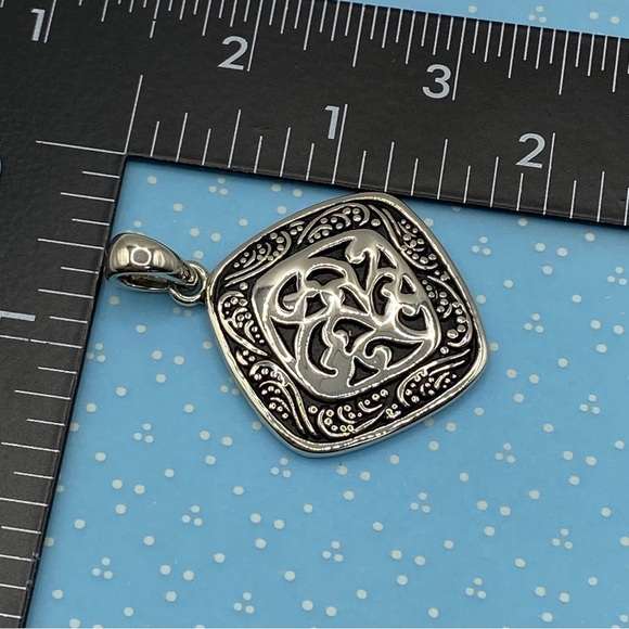 LIA SOPHIA Antiqued Style Silver Tone Pendant Medallion - Picture 4 of 6